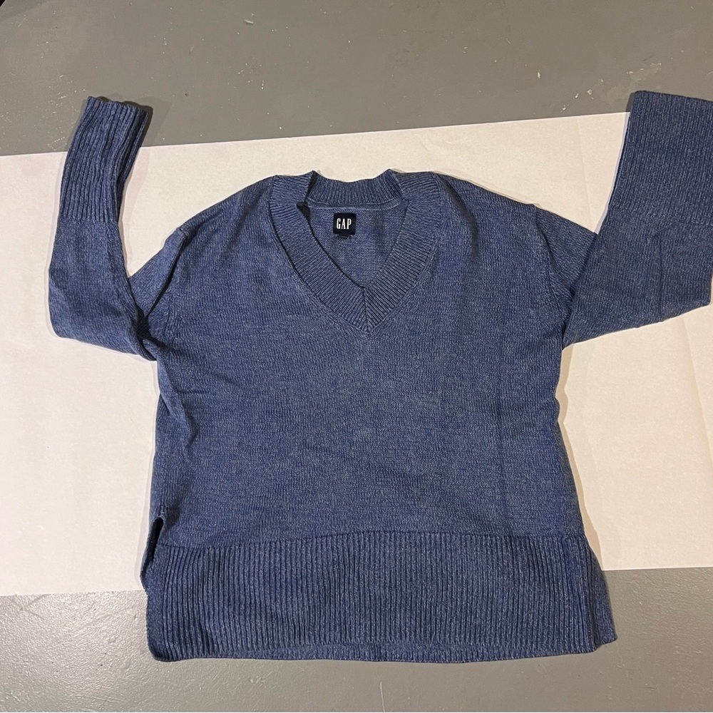GAP Women's V-Neck Sweater - Navy Blue